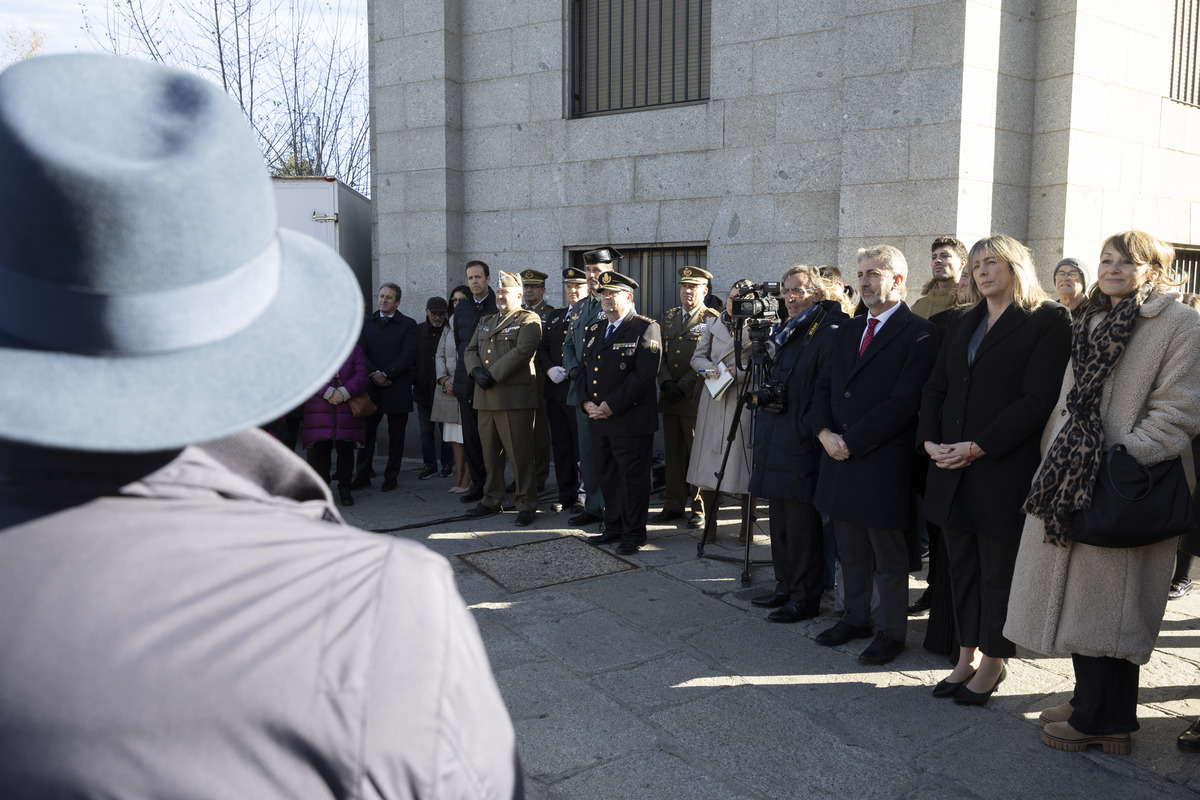 Inaguración de la rotonda Diario de Ávila en Avenida de Madrid.  / ISABEL GARCÍA