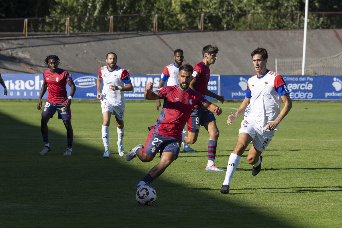 Fútbol Real Ávila segunda division RF - UP Langreo.  / ISABEL GARCÍA