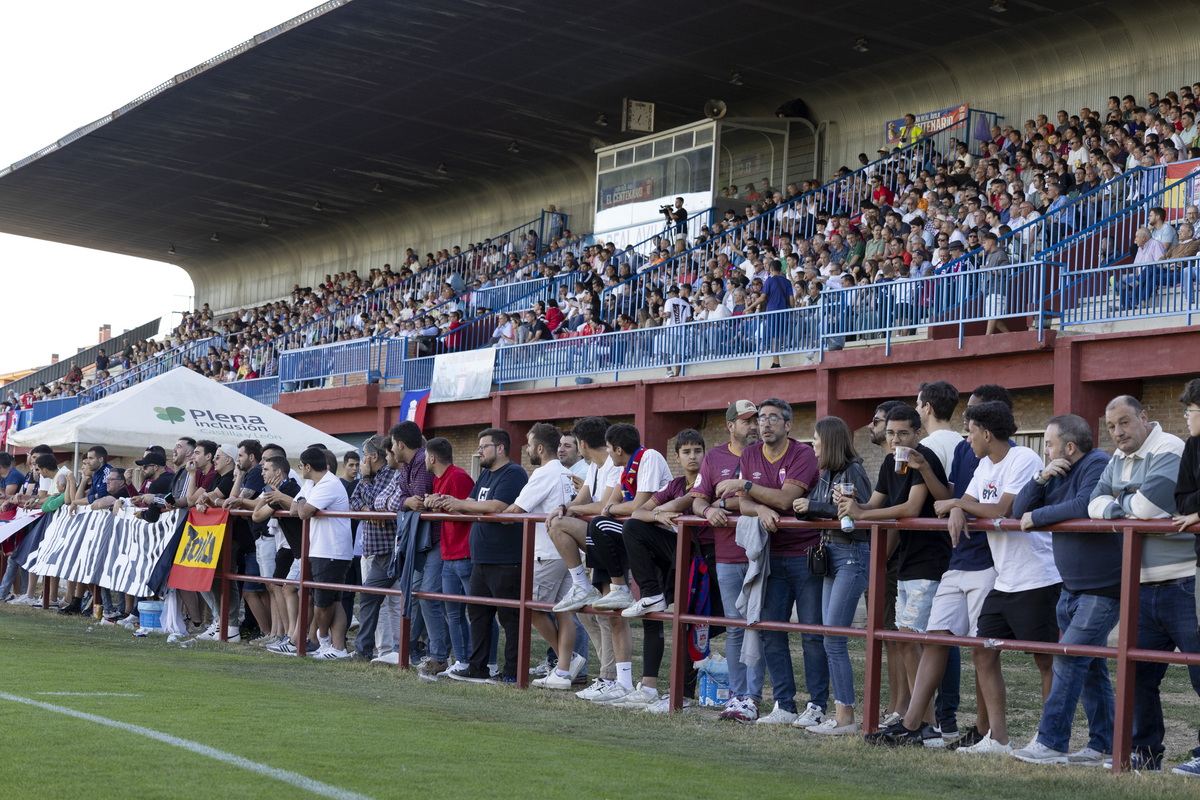 Fútbol Real Ávila segunda division RF - UP Langreo.  / ISABEL GARCÍA