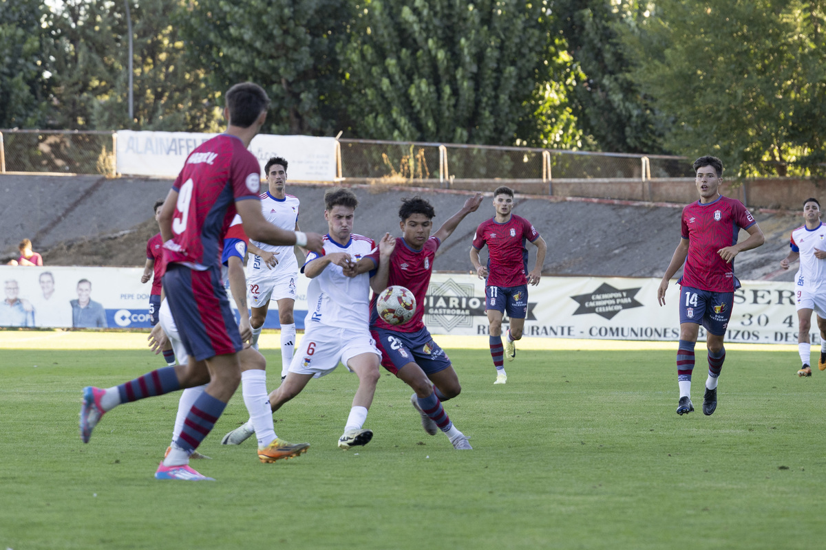 Fútbol Real Ávila segunda division RF - UP Langreo.  / ISABEL GARCÍA