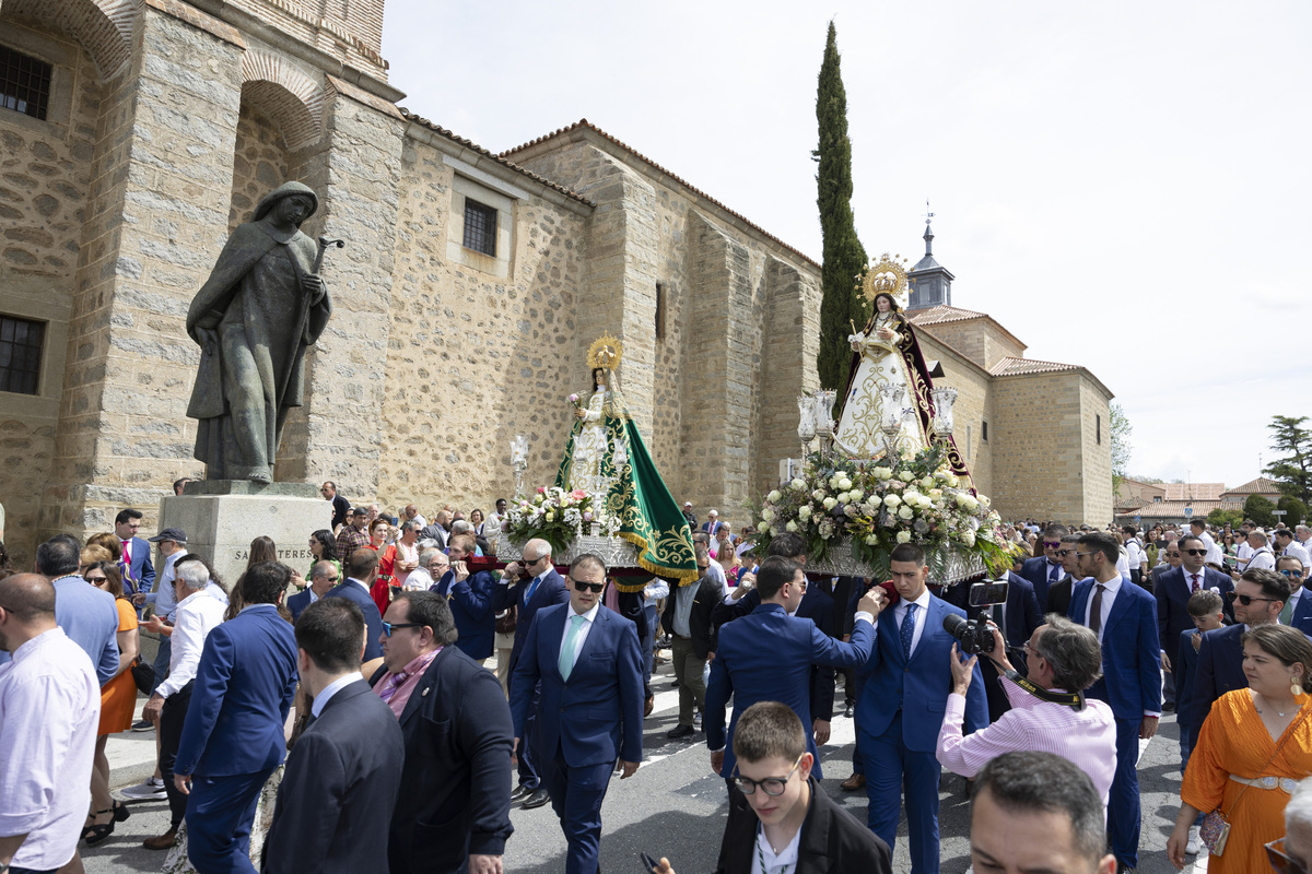 Procesión conjunta de la Virgen de las Vacas y la Virgen de la Misericoardia.  / ISABEL GARCÍA