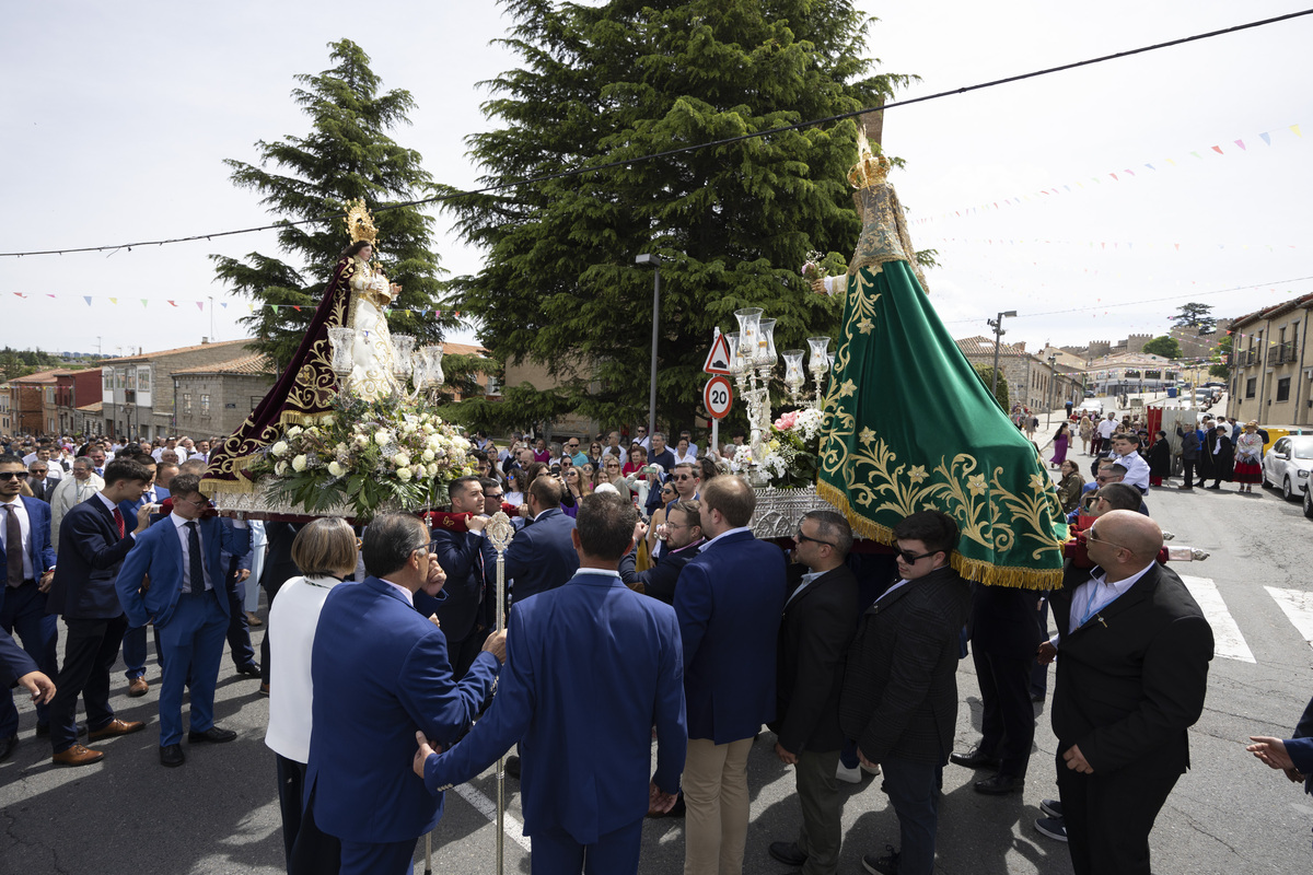 Procesión conjunta de la Virgen de las Vacas y la Virgen de la Misericoardia.  / ISABEL GARCÍA