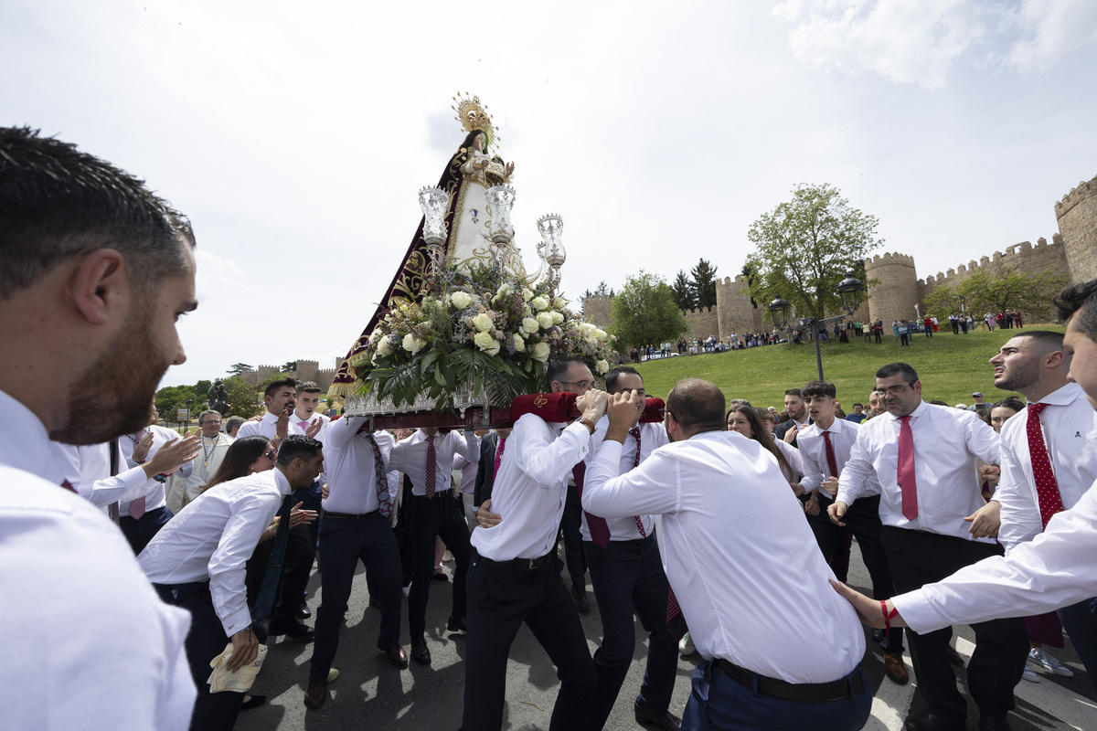 Procesión de la Virgen de las Vacas y baile del gato montes.  / ISABEL GARCÍA