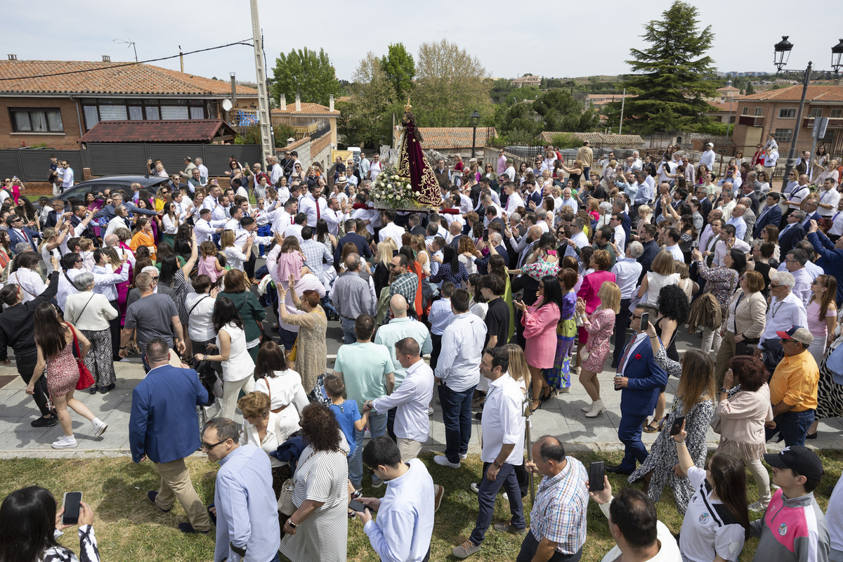 Procesión de la Virgen de las Vacas y baile del gato montes.  / ISABEL GARCÍA