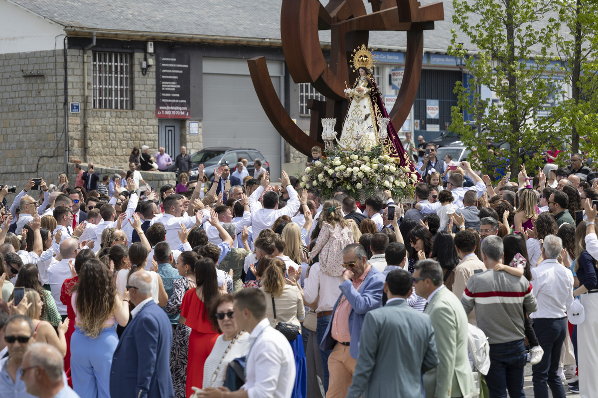 Procesión de la Virgen de las Vacas y baile del gato montes.  / ISABEL GARCÍA