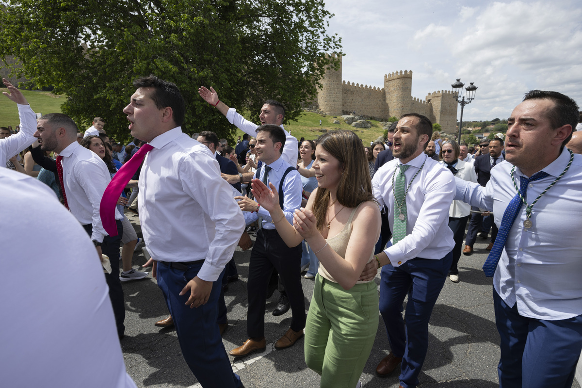 Procesión de la Virgen de las Vacas y baile del gato montes.  / ISABEL GARCÍA