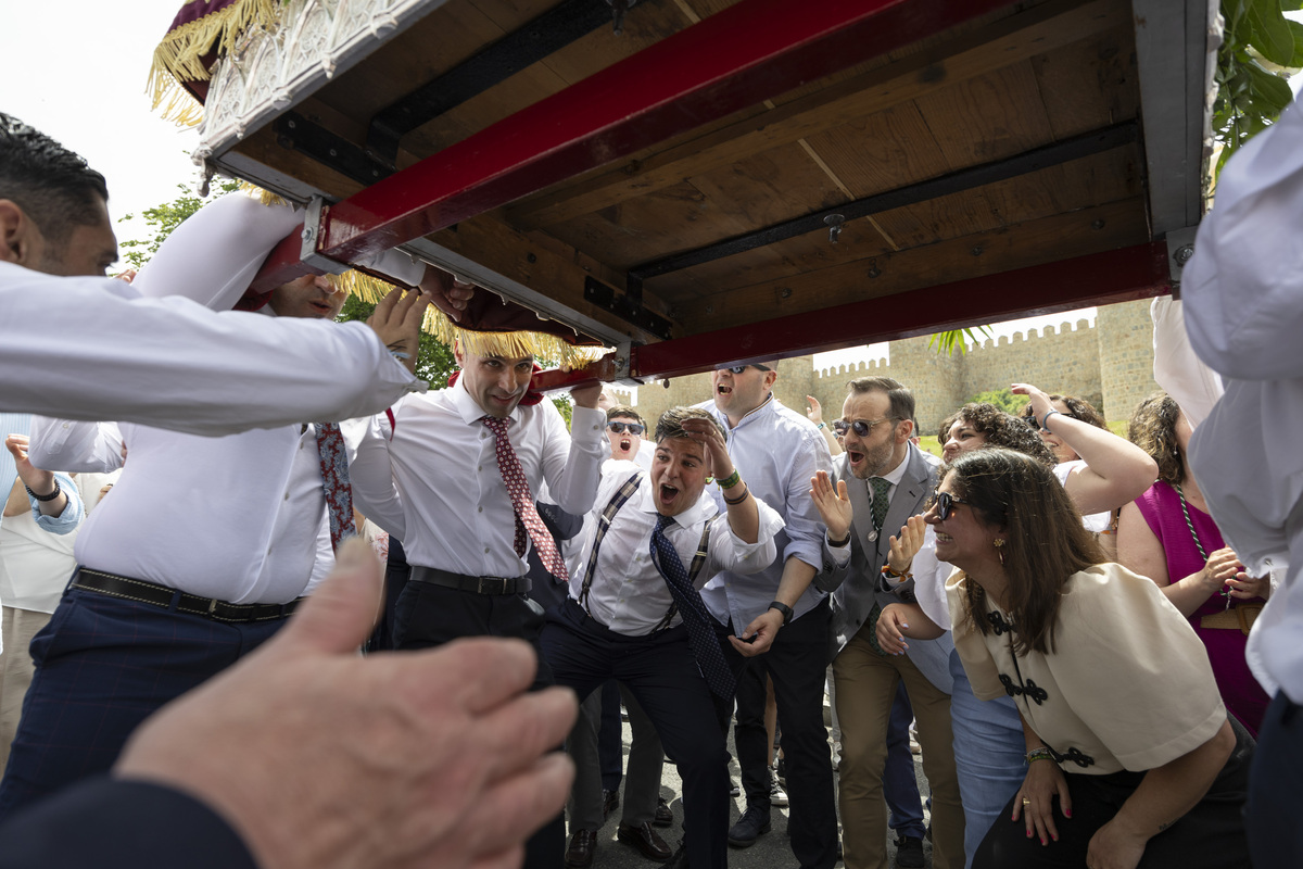 Procesión de la Virgen de las Vacas y baile del gato montes.  / ISABEL GARCÍA