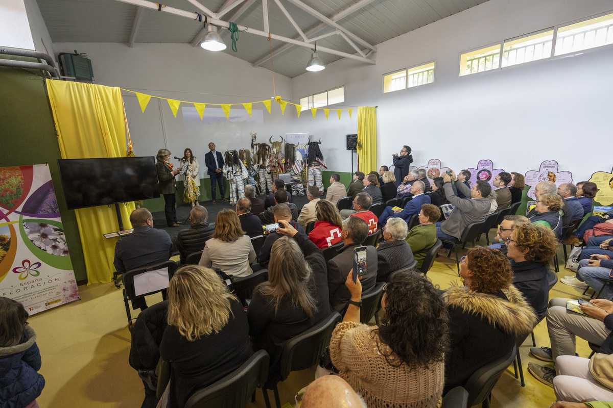 Inauguración del Festival del Piorno en Flor en Navalosa.  / DAVID CASTRO