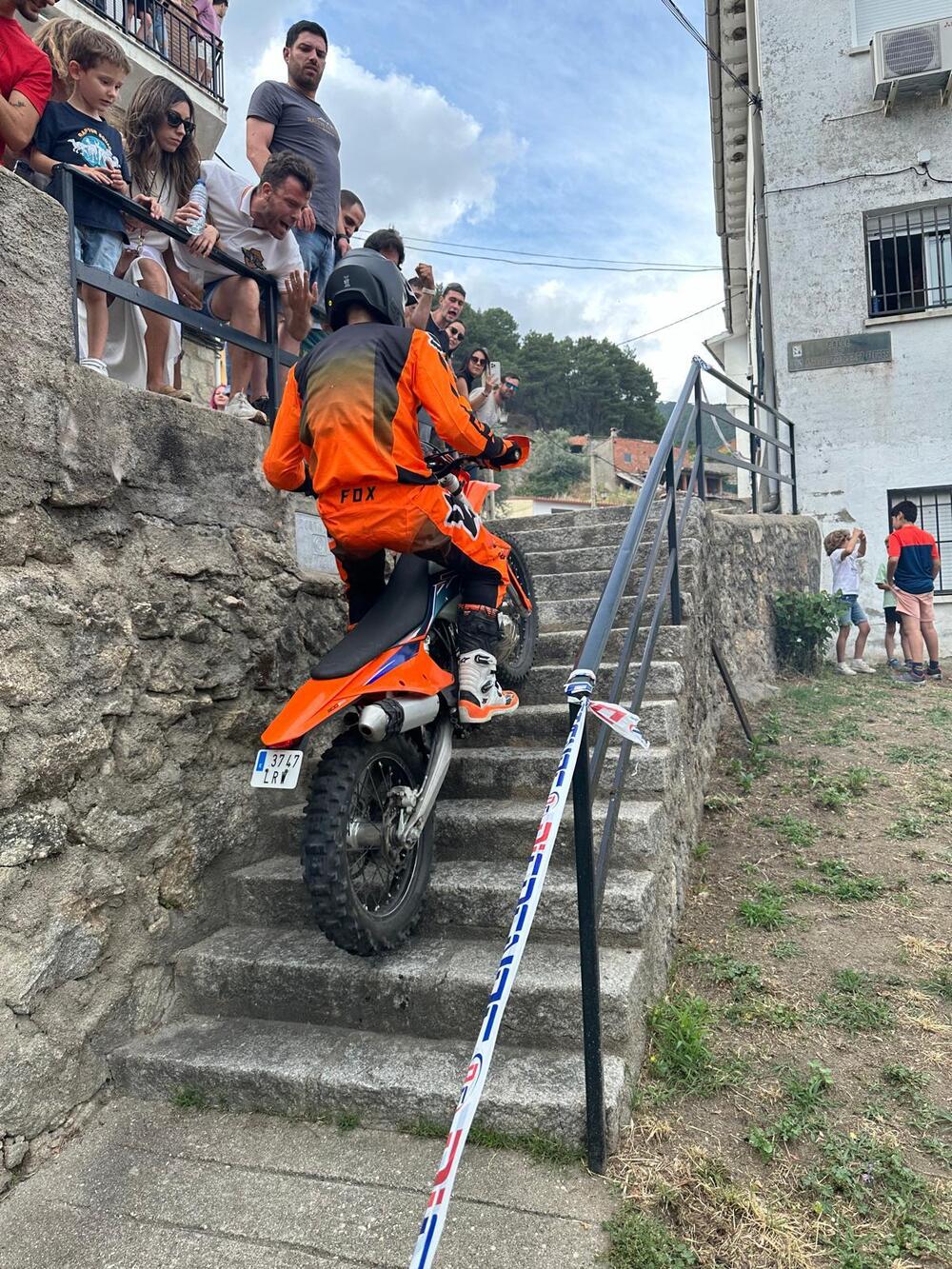 Las calles y plazas de Gavilanes, un circuito de obstáculos