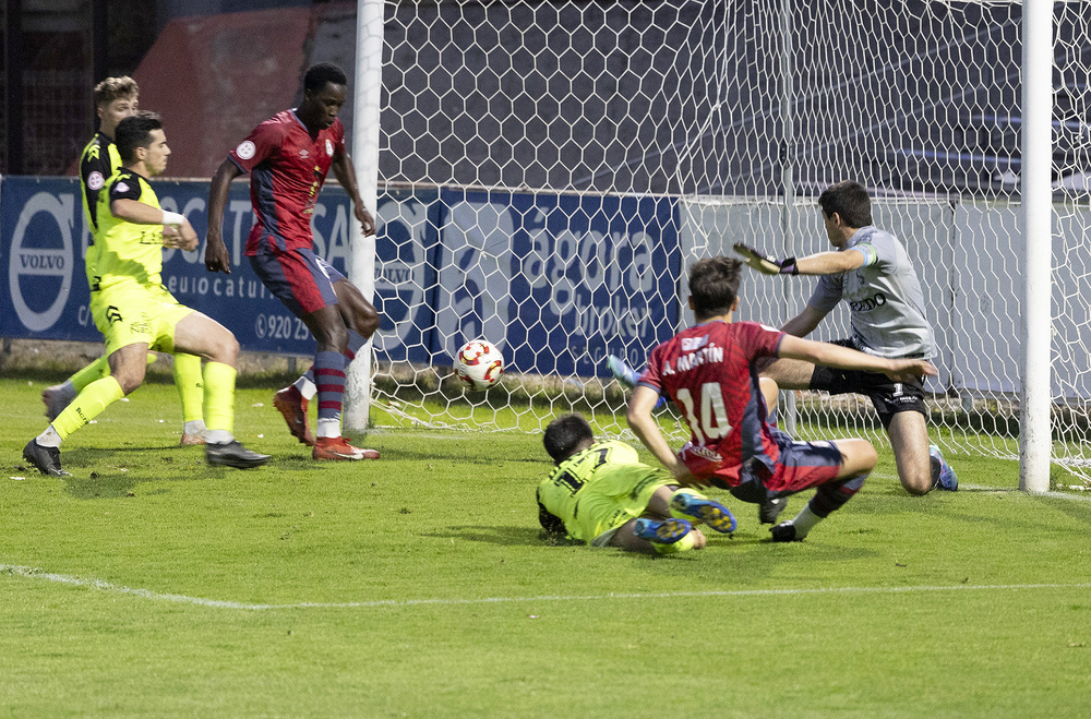 El Real Ávila vence a sus miedos... Y al Laredo