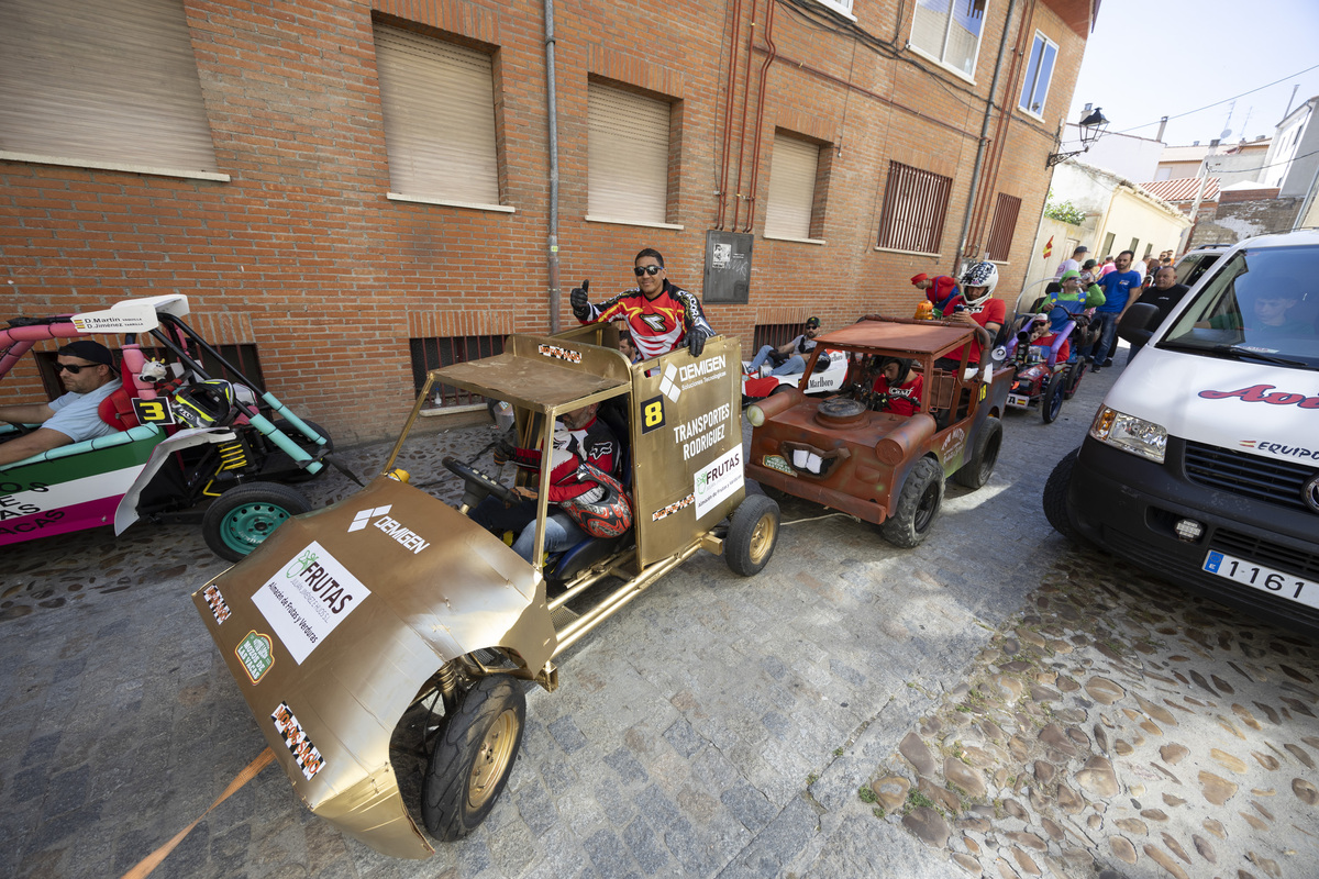 II Carrera de Autos Locos Mozos de las Vacas.  / ISABEL GARCÍA