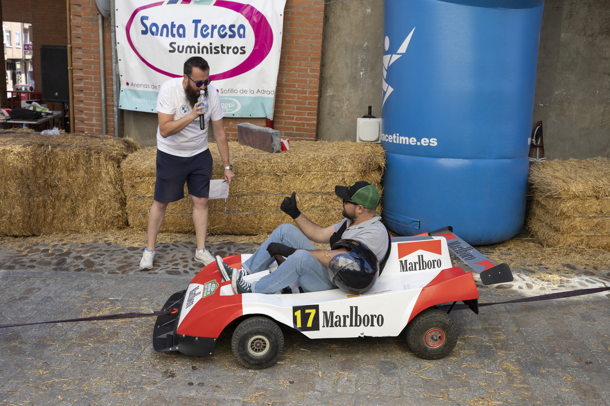 II Carrera de Autos Locos Mozos de las Vacas.  / ISABEL GARCÍA