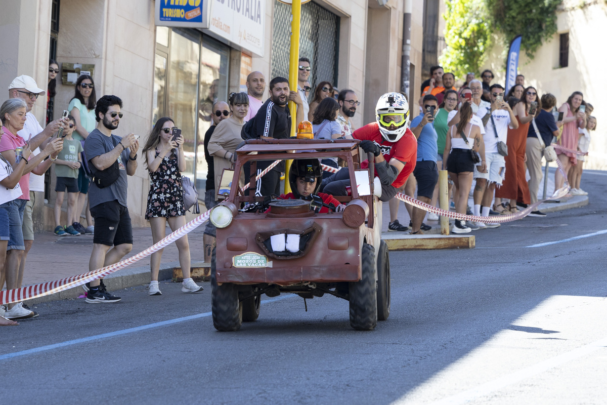 II Carrera de Autos Locos Mozos de las Vacas.  / ISABEL GARCÍA