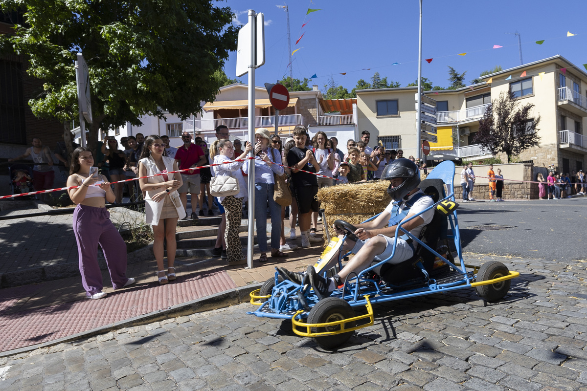 II Carrera de Autos Locos Mozos de las Vacas.  / ISABEL GARCÍA