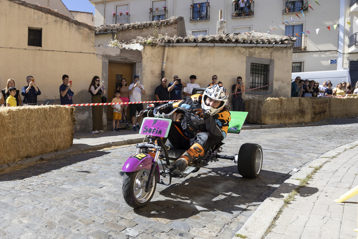 II Carrera de Autos Locos Mozos de las Vacas.  / ISABEL GARCÍA