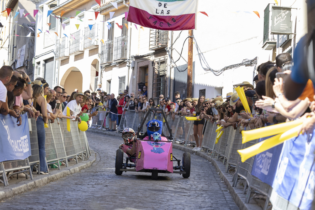 II Carrera de Autos Locos Mozos de las Vacas.  / ISABEL GARCÍA