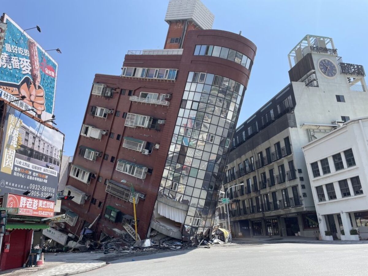 7.4 magnitude quake hits Taiwan  / THE CENTRAL NEWS AGENCY