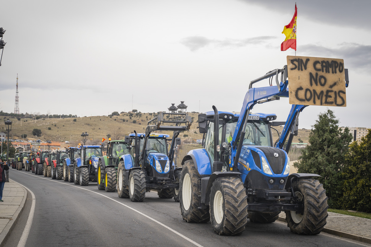 Tractorada por las calles de la capital.  / DAVID GONZÁLEZ