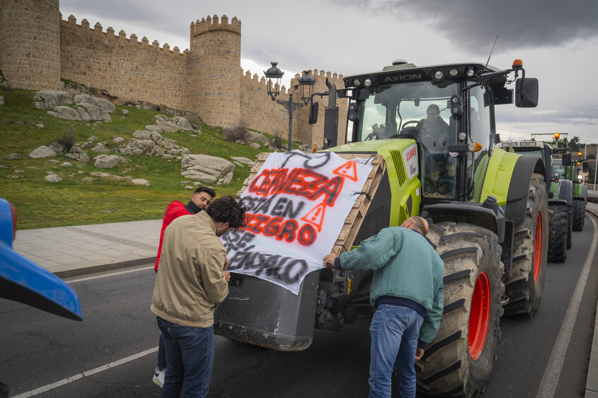 Tractorada por las calles de la capital.  / DAVID GONZÁLEZ