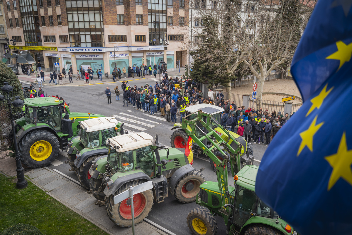 Tractorada por las calles de la capital.  / DAVID GONZÁLEZ