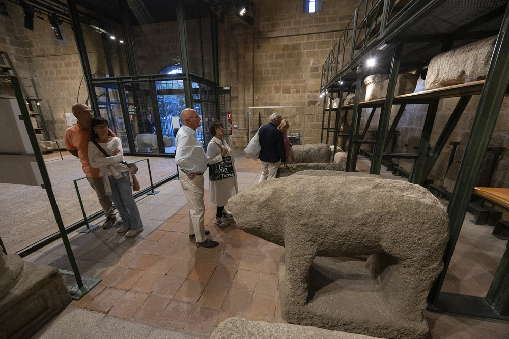 Ávila presume de patrimonio en horario nocturno