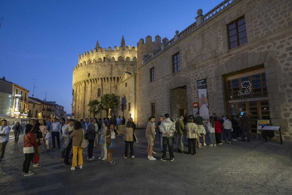 Ávila presume de patrimonio en horario nocturno