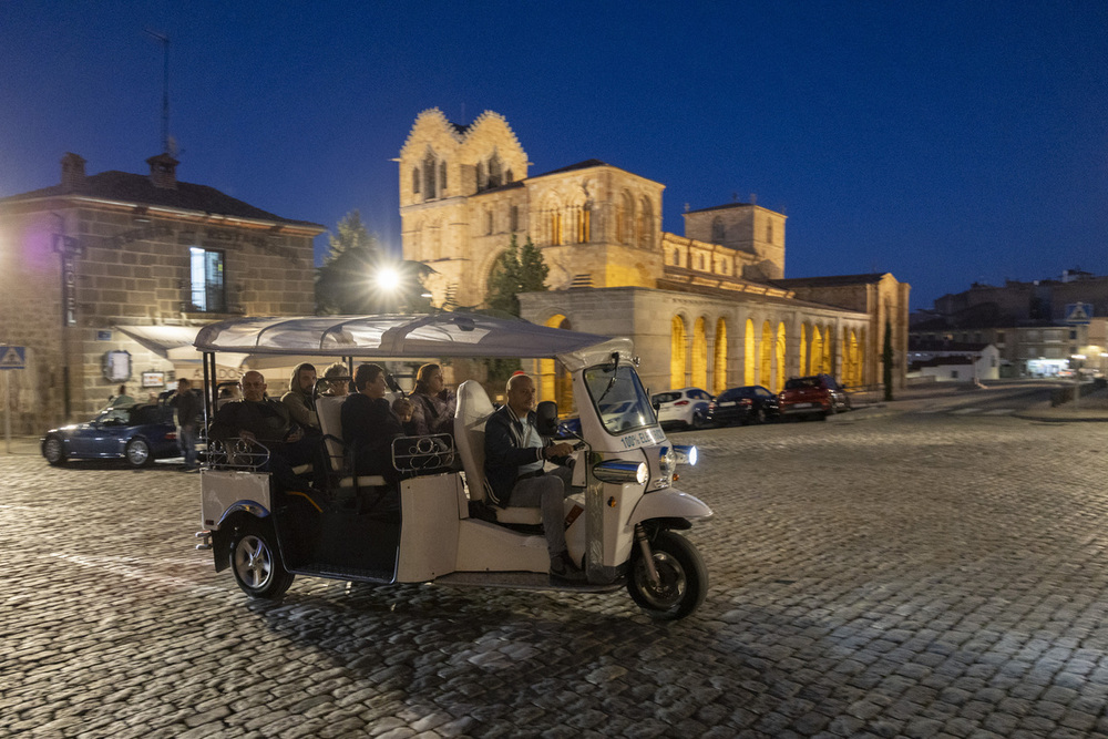 Ávila presume de patrimonio en horario nocturno