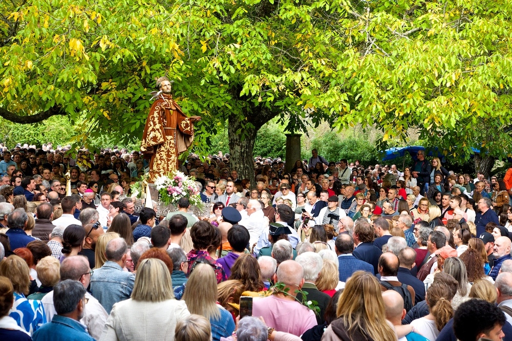 Multitudinaria celebración en el santuario de Arenas