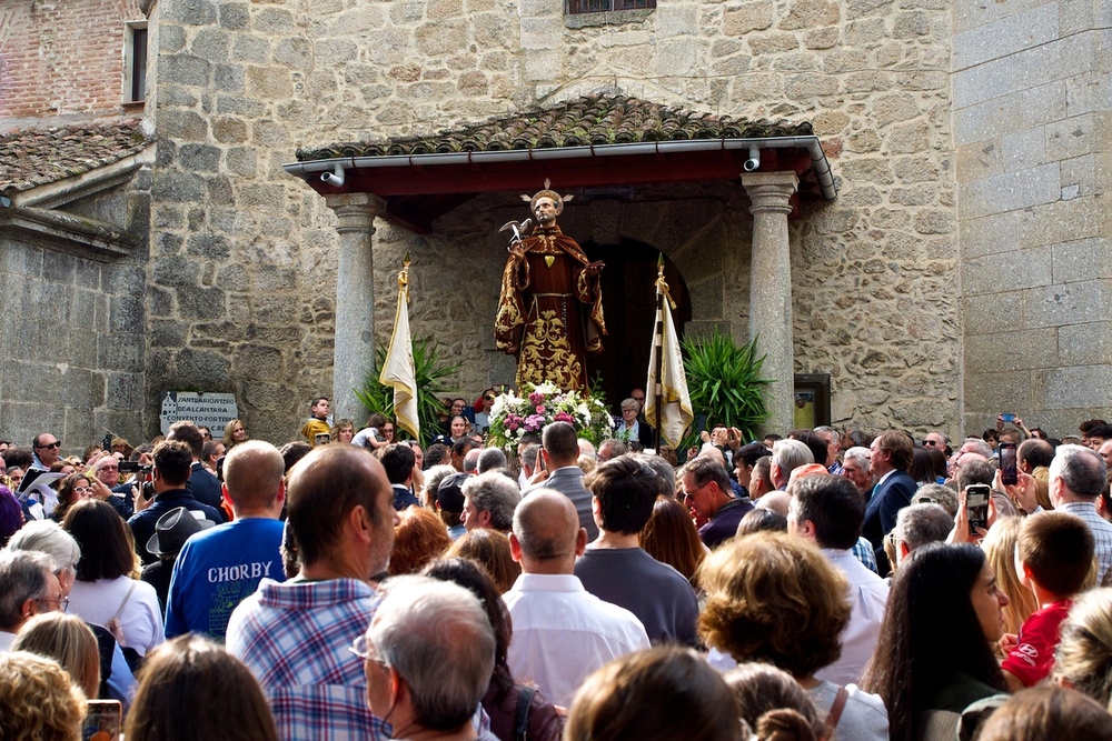 Multitudinaria celebración en el santuario de Arenas