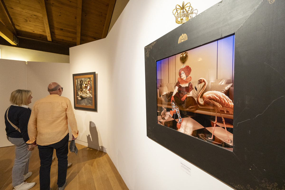 Inauguración de la exposición
de fotografía ‘Alicia en el País de
las Maravillas’.  / ISABEL GARCÍA