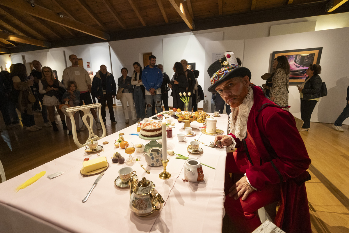 Inauguración de la exposición
de fotografía ‘Alicia en el País de
las Maravillas’.  / ISABEL GARCÍA