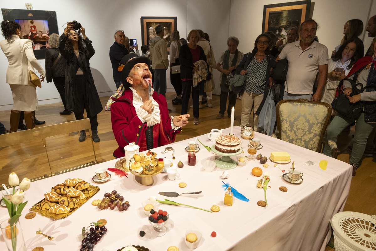 Inauguración de la exposición
de fotografía ‘Alicia en el País de
las Maravillas’.  / ISABEL GARCÍA