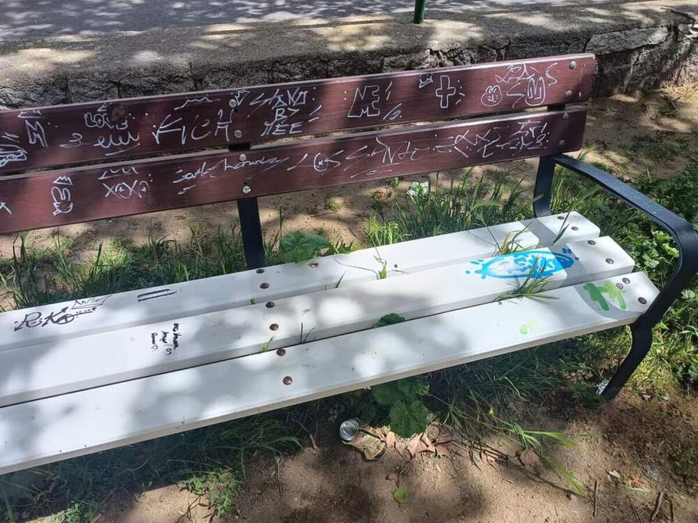 Denuncia del mal estado de un parque infantil de la zona norte