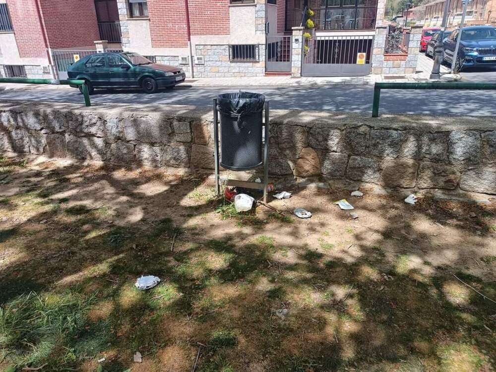 Denuncia del mal estado de un parque infantil de la zona norte