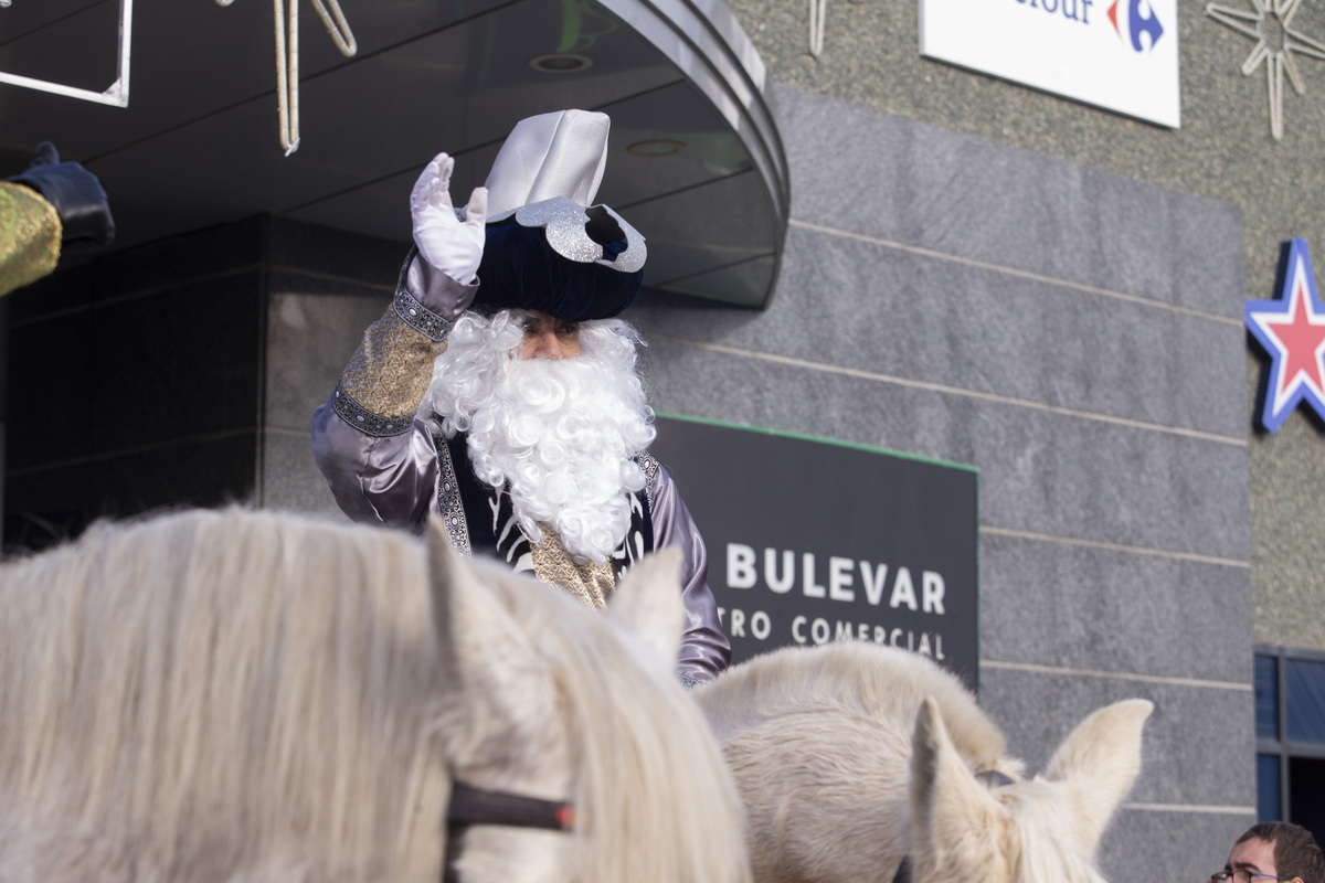 Llegada de los Reyes Magos a caballo, organizado por asociación de las Hervencias.  / ISABEL GARCÍA