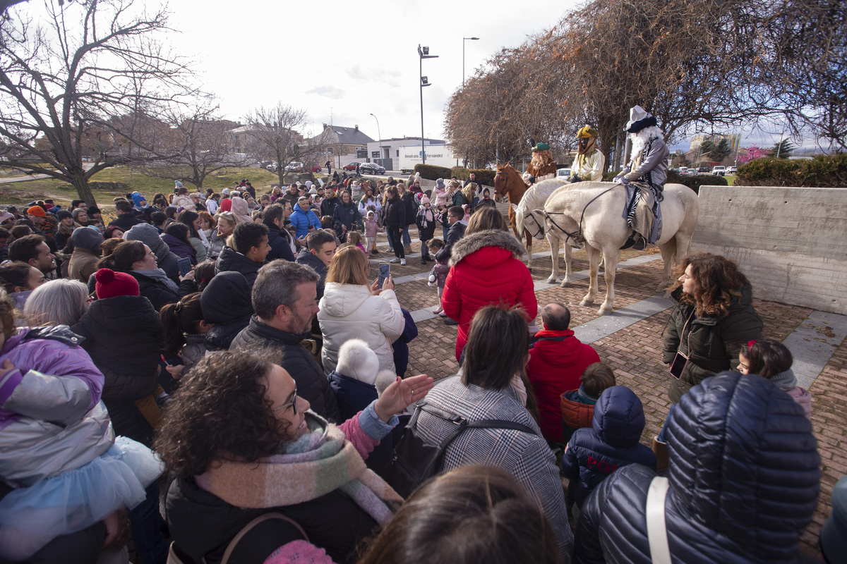 Llegada de los Reyes Magos a caballo, organizado por asociación de las Hervencias.  / ISABEL GARCÍA