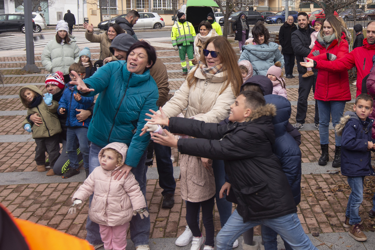 Llegada de los Reyes Magos a caballo, organizado por asociación de las Hervencias.  / ISABEL GARCÍA