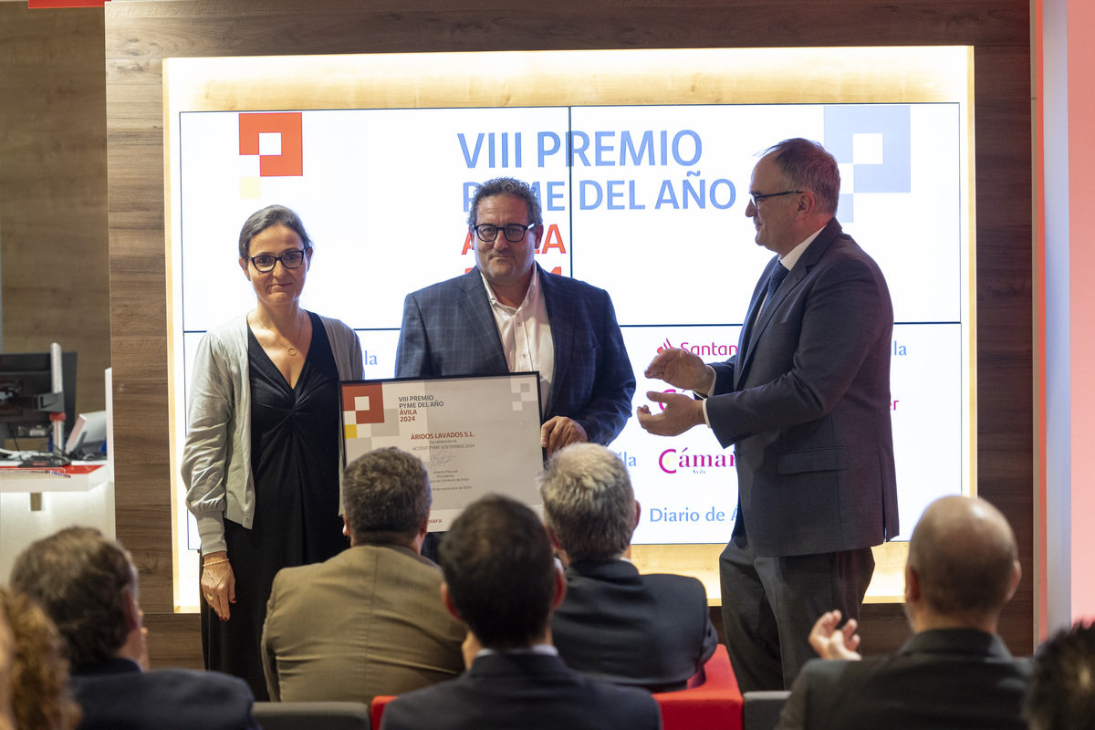 La Cámara de Comercio, Industria
y Servicios de Ávila y el Banco
Santander, en colaboración
con el Diario de Ávila, entregarán
el Premio Pyme y sus accésits
2024.  / ISABEL GARCÍA