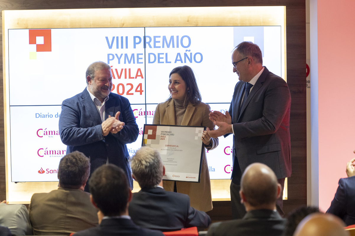 La Cámara de Comercio, Industria
y Servicios de Ávila y el Banco
Santander, en colaboración
con el Diario de Ávila, entregarán
el Premio Pyme y sus accésits
2024.  / ISABEL GARCÍA