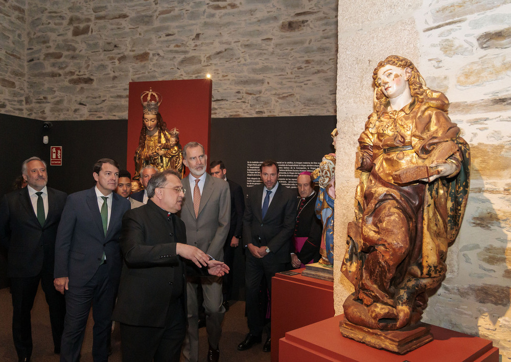 Momento de la visita a la exposición de ‘Hospitalitas’.