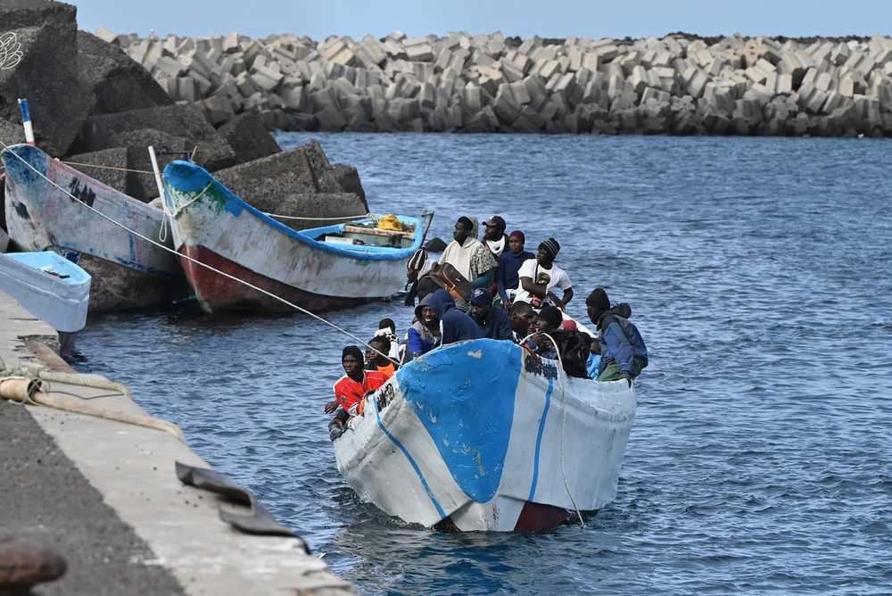 Llegan a El Hierro cuatro cayucos con 310 personas