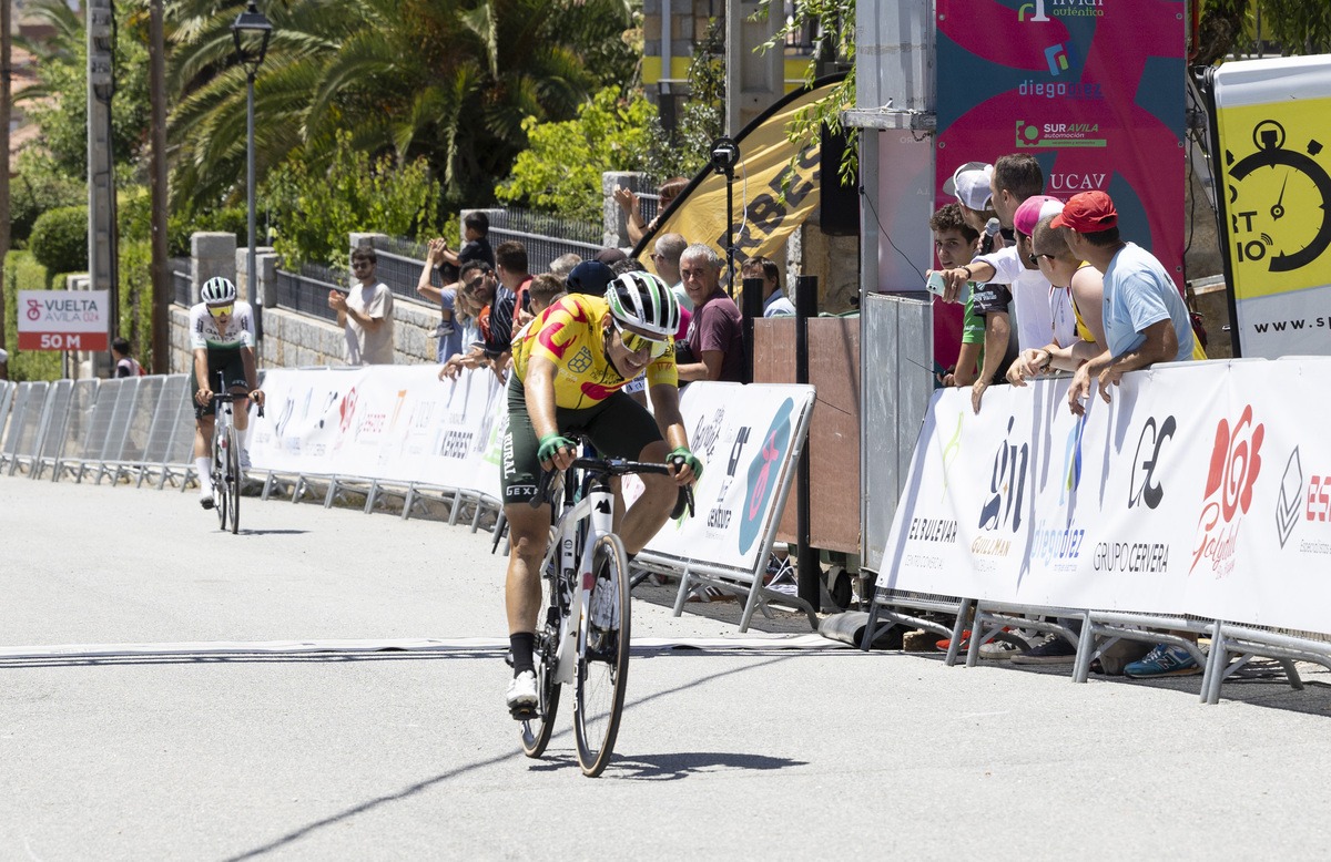 Final de la Vuelta ciclista Ávila en el Barraco.  / ISABEL GARCÍA