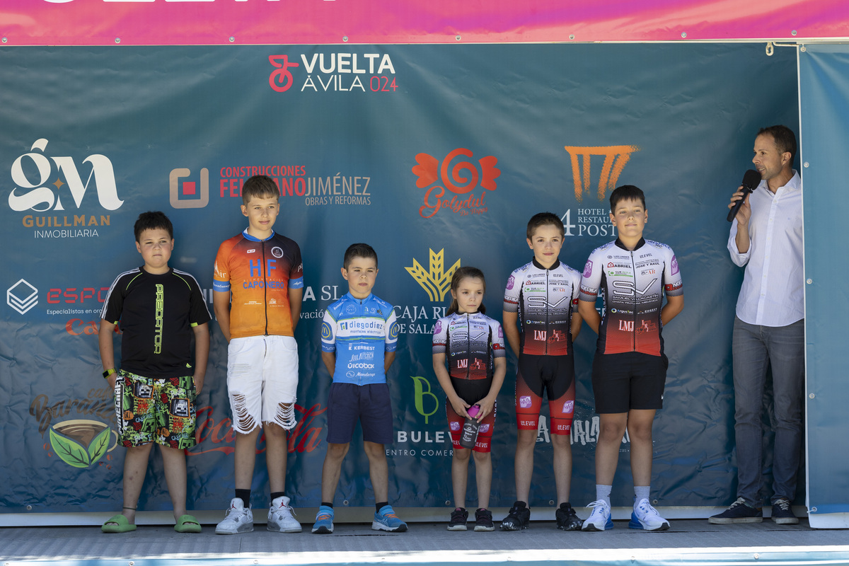 Final de la Vuelta ciclista Ávila en el Barraco.  / ISABEL GARCÍA