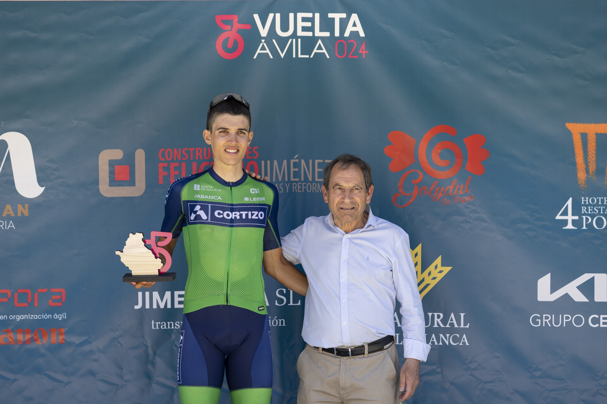 Final de la Vuelta ciclista Ávila en el Barraco.  / ISABEL GARCÍA