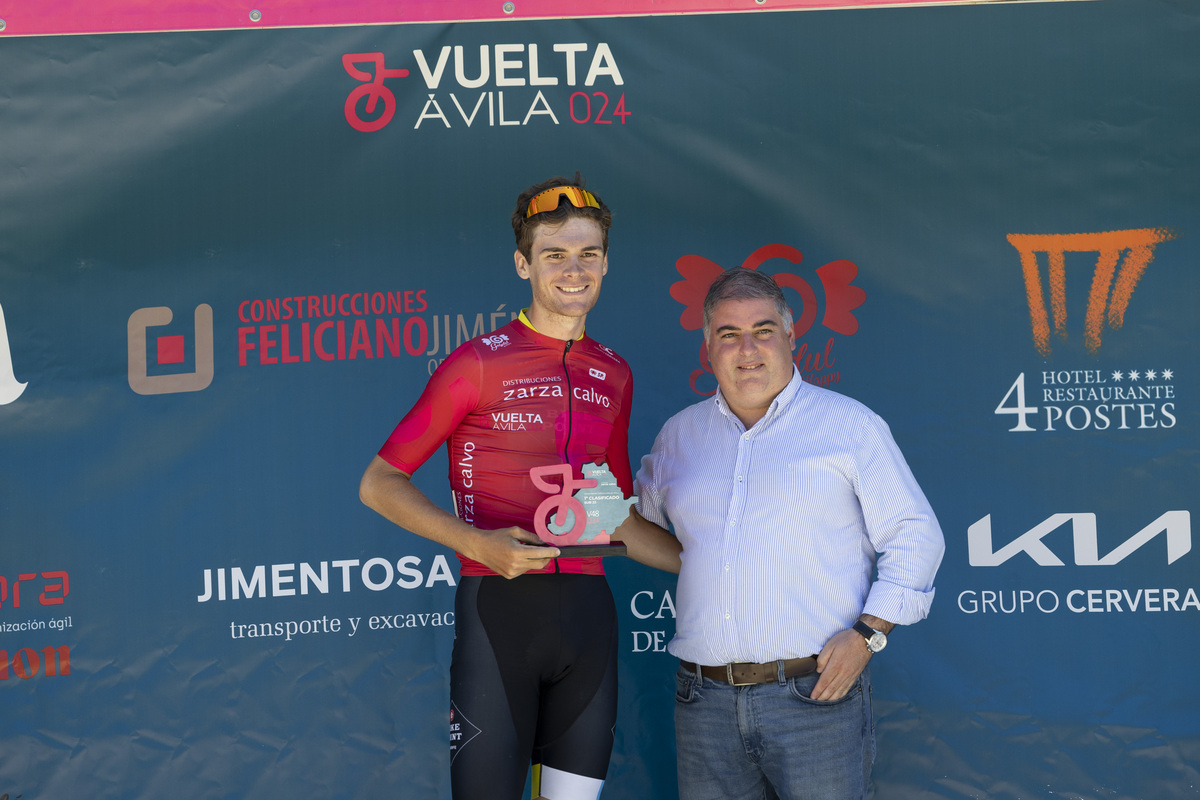 Final de la Vuelta ciclista Ávila en el Barraco.  / ISABEL GARCÍA