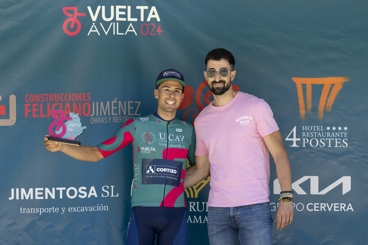 Final de la Vuelta ciclista Ávila en el Barraco.  / ISABEL GARCÍA