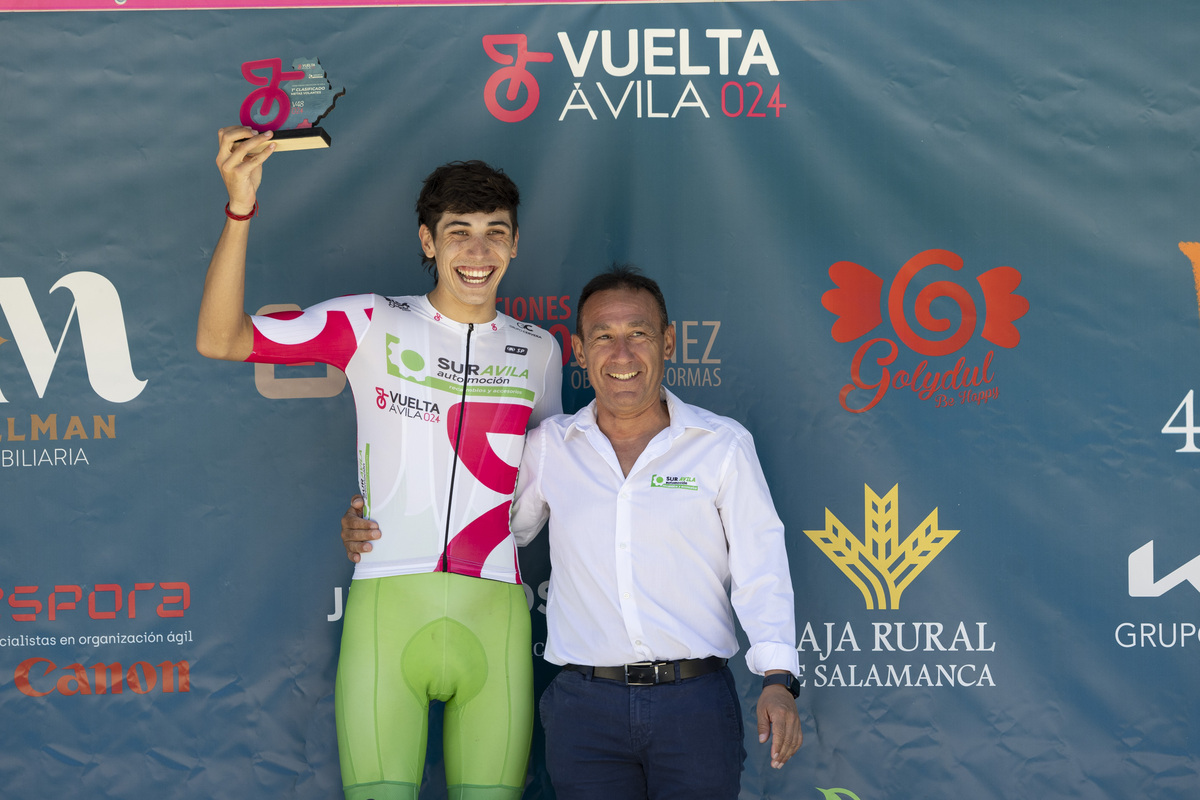 Final de la Vuelta ciclista Ávila en el Barraco.  / ISABEL GARCÍA