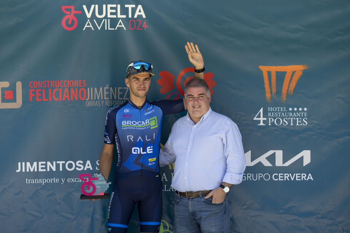 Final de la Vuelta ciclista Ávila en el Barraco.  / ISABEL GARCÍA