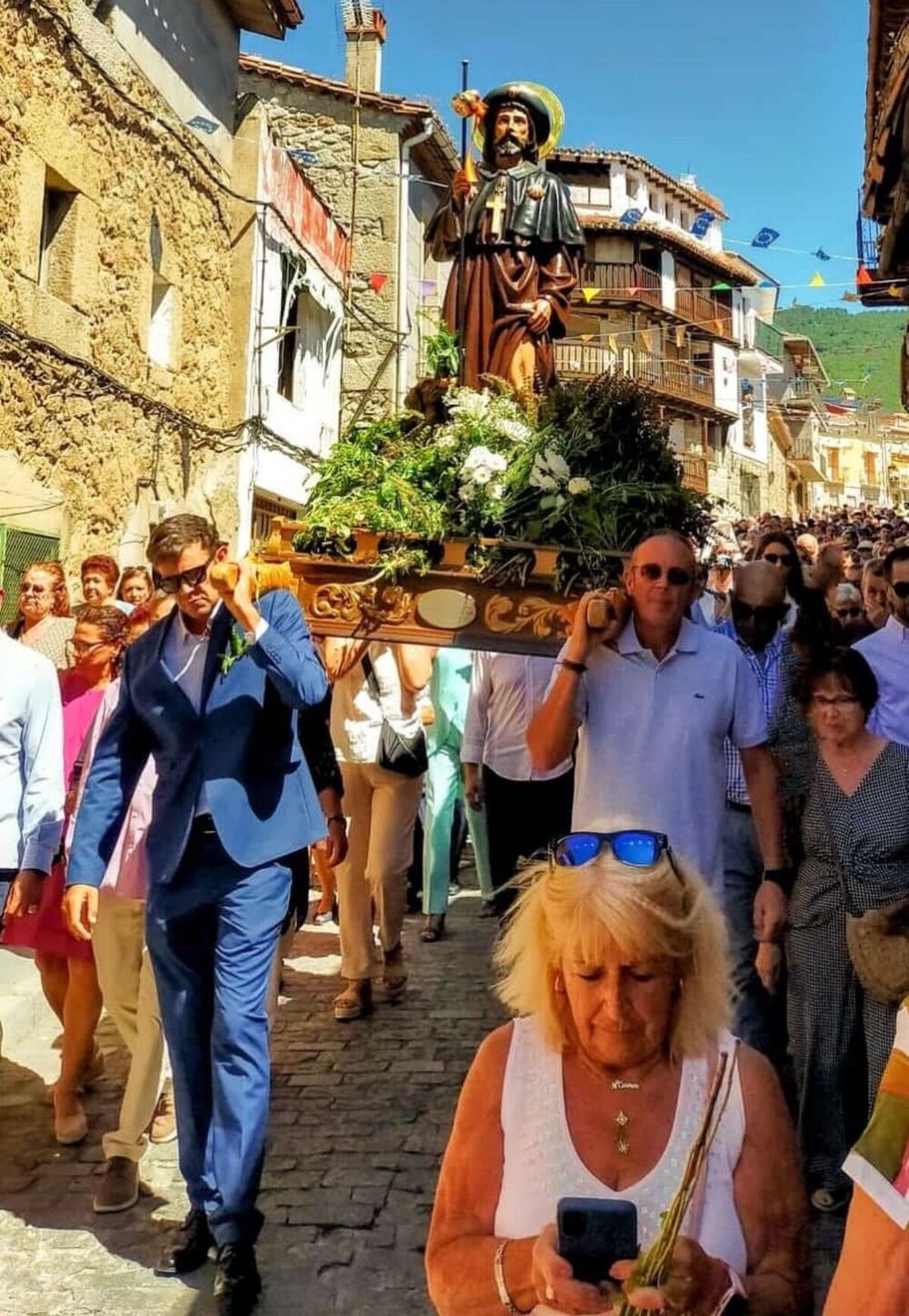 Piedralaves arropa a San Roque en su día grande