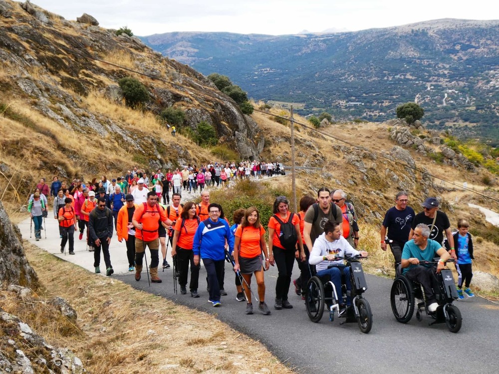 Cerca de 400 personas marchan a favor de Aspaym